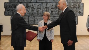 Ambassador Walid Obeidat presents his credentials to Israeli President Shimon Peres, October 17 (photo credit: Mark Neiman/GPO) Ambassador Walid Obeidat presents his credentials to Israeli President Shimon Peres, October 17 (photo credit: Mark Neiman/GPO)
