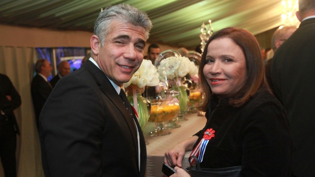 Labor party head Shelly Yachimovich poses with Finance Minister Yair Lapid at a reception in honor of US President Barack Obama at the presidential residence in Jerusalem, Thursday. (photo credit: Yossi Zamir/Flash90) Labor party head Shelly Yachimovich poses with Finance Minister Yair Lapid at a reception in honor of US President Barack Obama at the presidential residence in Jerusalem, Thursday. (photo credit: Yossi Zamir/Flash90)