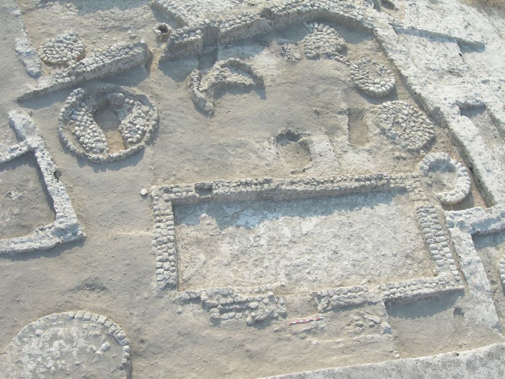 http://cdn.timesofisrael.com/uploads/2014/08/Tel-Tsaf-Digs.-Photo-Credit-Yosef-Garfinkel.jpg