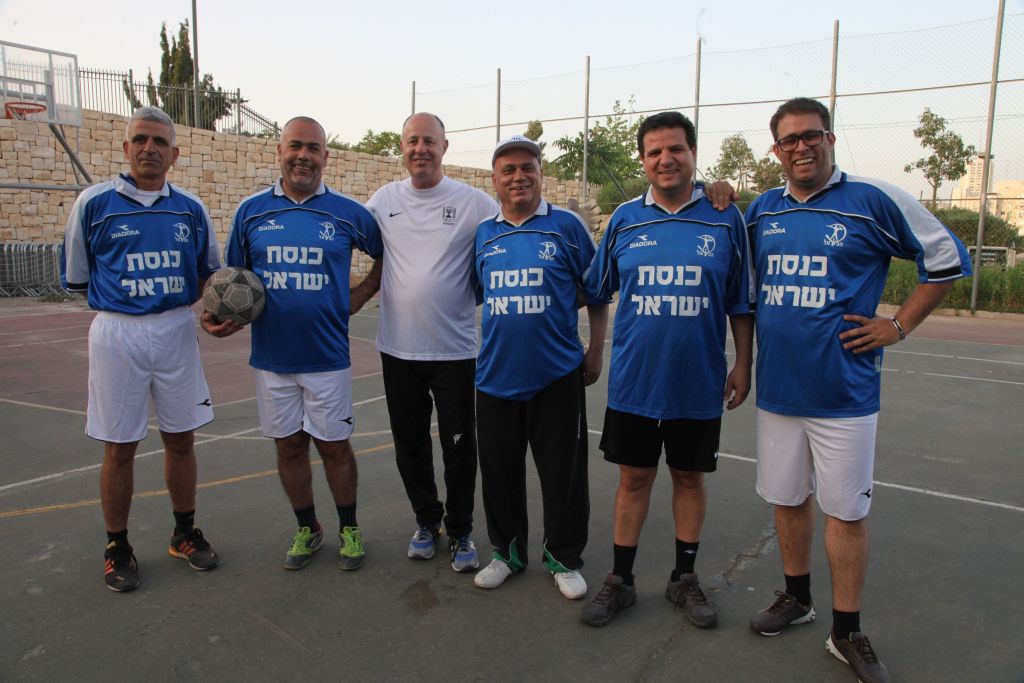 From left to right: A member of the Knesset Guard who joined the training, MK Osma'a Sa'adi (Joint List), Tzachi Hanegbi (Likud), Issawi Frege (Meretz), Ayman Odeh (Joint List) and Oren Hazan (Likud), playing on the Knesset's Futsal team. (Courtesy Knesset) From left to right: A member of the Knesset Guard who joined the training, MK Osma'a Sa'adi (Joint List), Tzachi Hanegbi (Likud), Issawi Frege (Meretz), Ayman Odeh (Joint List) and Oren Hazan (Likud), playing on the Knesset's Futsal team. (Courtesy Knesset)
