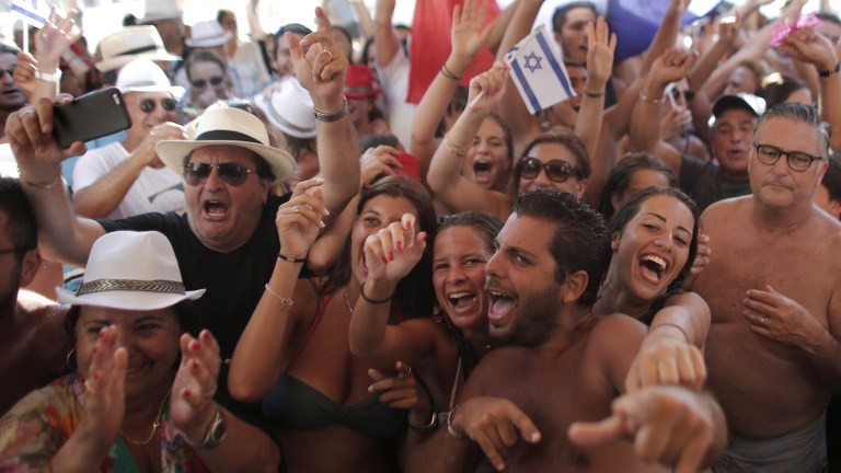 French tourists and Israelis dance on a beach in the Israeli city of Tel Aviv during a gathering in response to the controversy surrounding the "Tel Aviv sur Seine" event in Paris on August 13, 2015. (Ahmad Gharabli/AFP) French tourists and Israelis dance on a beach in the Israeli city of Tel Aviv during a gathering in response to the controversy surrounding the "Tel Aviv sur Seine" event in Paris on August 13, 2015. (Ahmad Gharabli/AFP)