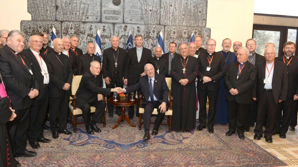 President Reuven Rivlin (sitting, center right) at his residence with members of the Council of the Bishops' Conferences of Europe, shakes hands with the president of the council Cardinal Péter Erdő, in Jerusalem, September 16, 2015. (Michael Nyman/GPO) President Reuven Rivlin (sitting, center right) at his residence with members of the Council of the Bishops' Conferences of Europe, shakes hands with the president of the council Cardinal Péter Erdő, in Jerusalem, September 16, 2015. (Michael Nyman/GPO)