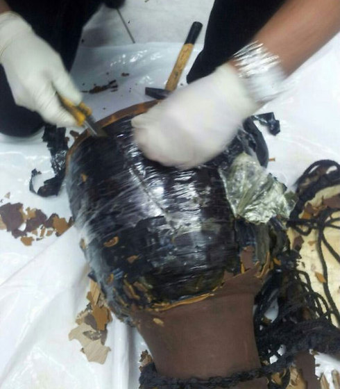 The hashish lining inside the drum. (Israel Police) The hashish lining inside the drum. (Israel Police)