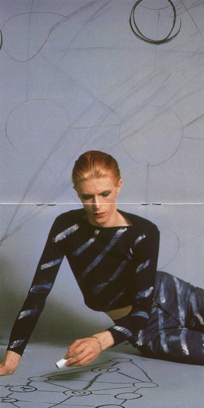 [Image: David-Bowie-e1453906570485.jpg]