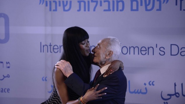Shimon Peres and Naomi Campbell at the Peres Center for Peace in honor of International Women's Day, March 8, 2016 (Courtesy Rafi Delouya)