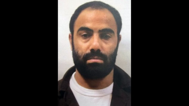 L'agent du Hamas, Mahmoud Atawnah, capturé par les forces de sécurité israéliennes le mois dernier, dans une photo publiée le 5 mai 2016 (Crédit : Shin Bet) L'agent du Hamas, Mahmoud Atawnah, capturé par les forces de sécurité israéliennes le mois dernier, dans une photo publiée le 5 mai 2016 (Crédit : Shin Bet)