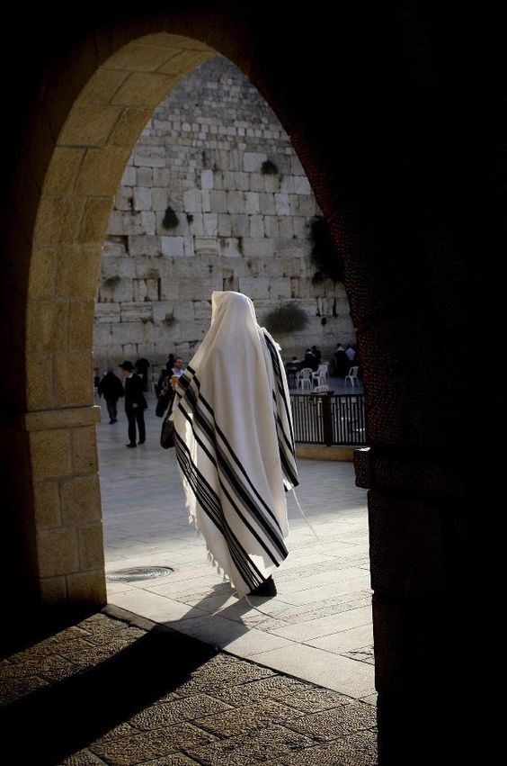 Western wall, tallit