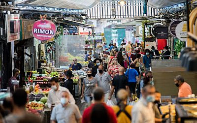 People wearing face masks as they shop at the Mahane Yehuda Market in Jerusalem on September 25, 2020, during a nationwide lockdown to prevent the spread of COVID-19. Photo by Yonatan Sindel/Flash90